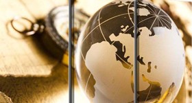 Obr&oacute;t międzynarodowy - przepisy celne i podatkowe 