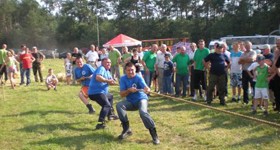 The tug of war (rope pulling)