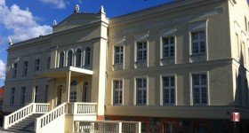 Akacjowy Dw&oacute;r 